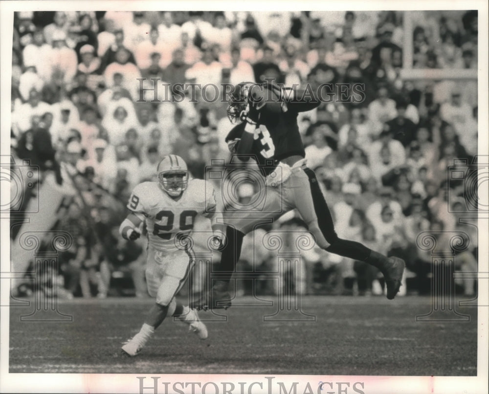 1992 Press Photo Wisconsin football player Jeff Messenger during game with Iowa- Historic Images
