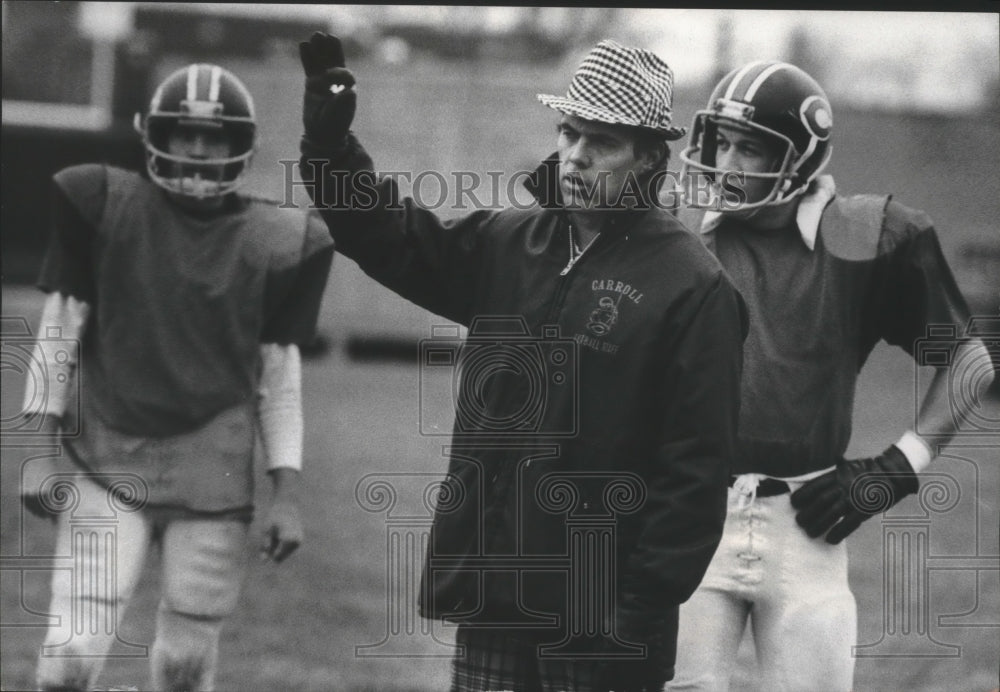 1978 Press Photo Carroll College football Steve Miller directs practice.- Historic Images