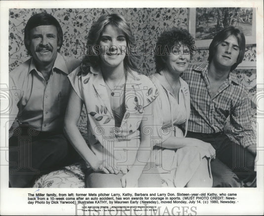 1980 Press Photo Ex Mets baseball player Larry Miller with his wife and children- Historic Images