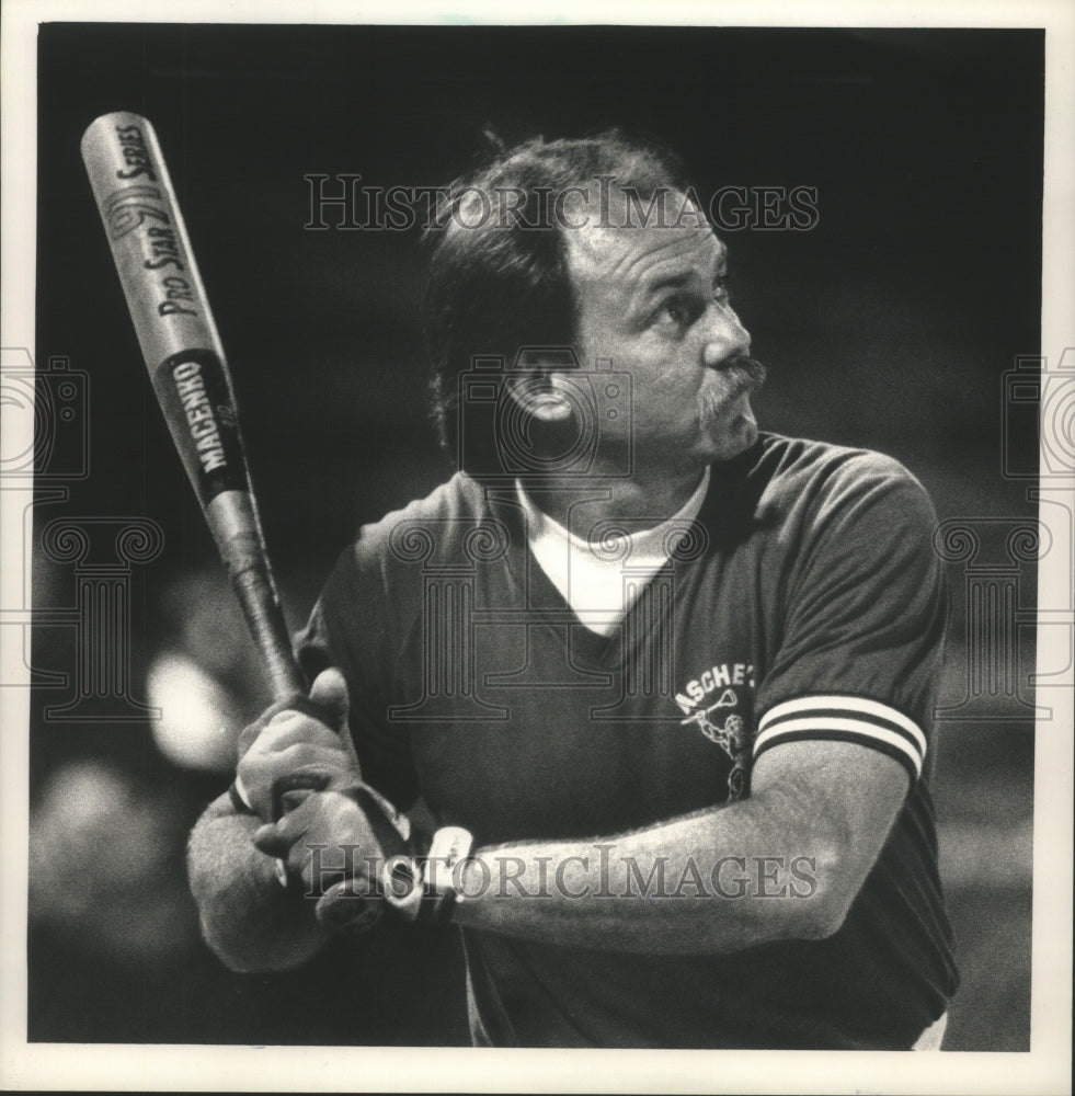 1988 Press Photo Ex-Brewer Charlie Moore now taking a swing at softball.- Historic Images