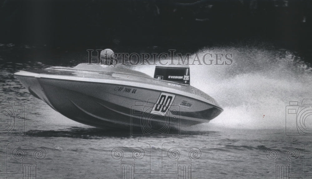 1979 Press Photo Bill Muncey finishes 3rd at the Outboard World Championships.- Historic Images