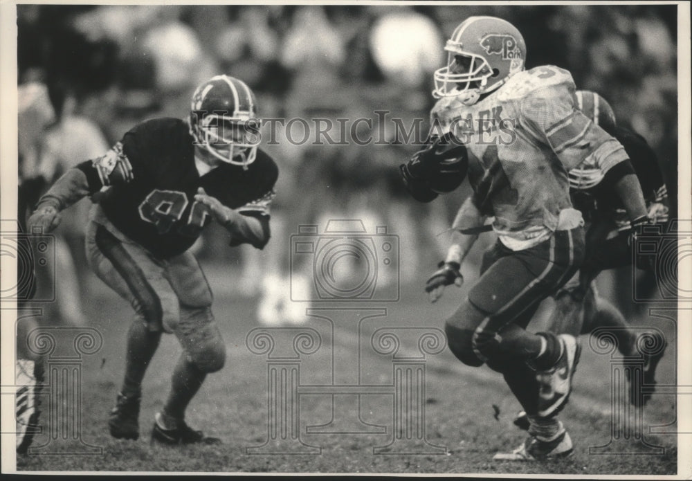 1988 Press Photo Racine Park football player Brent Moss in action - mjt13538- Historic Images