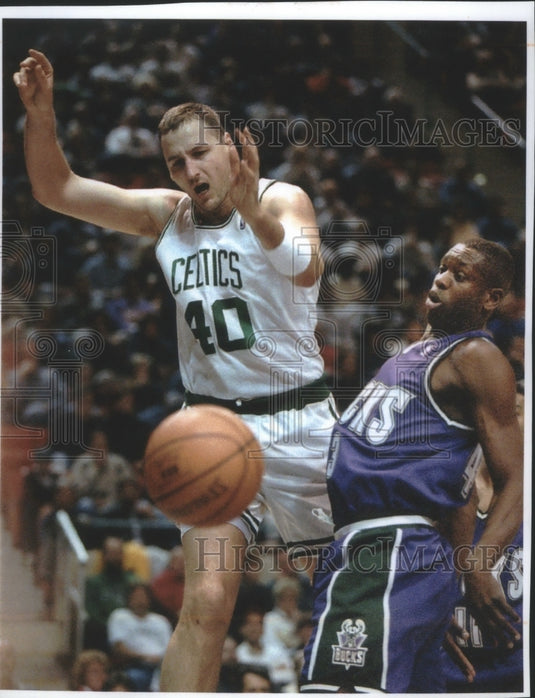 1994 Press Photo Bucks' Ed Pinckney strips basketball from Celtics Dino Radja.- Historic Images