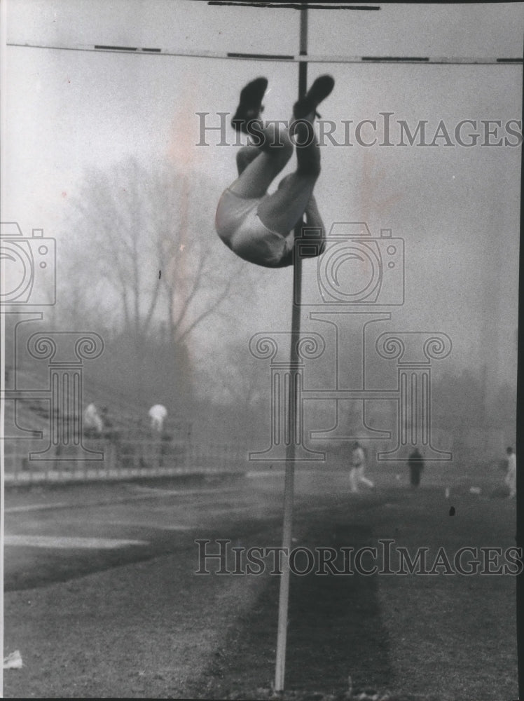 1960 Press Photo University of Wisconsin-Milwaukee pole vaulter Al Polakowski- Historic Images