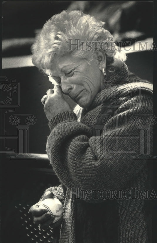 1988 Press Photo Brewers manager Harvey Kuenn's widow weeps during opening day- Historic Images