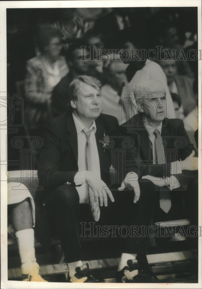 1989 Press Photo Don Nelson (right) and Del Harris at Milwaukee Bucks Game- Historic Images