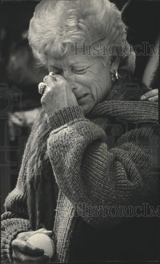 1988 Press Photo Audrey Kuenn at Brewers Opener with Tribute to her late husband- Historic Images