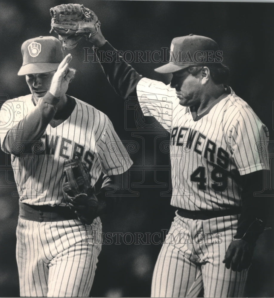 1987 Press Photo Brewers baseball players high five each other during game- Historic Images