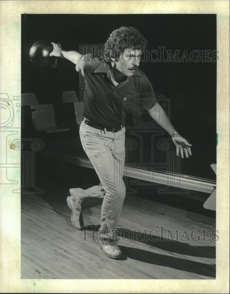 1982 Press Photo Milwaukee bowler Fred Jaskie in action - mjt13768- Historic Images