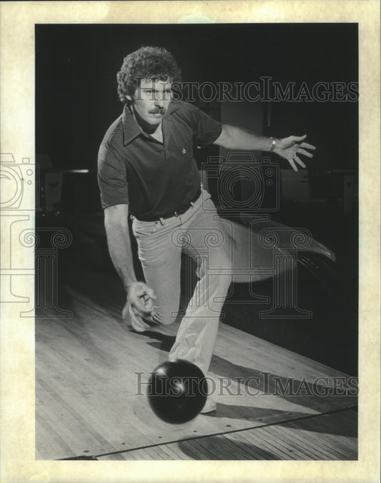 1982 Press Photo Bowler Fred Jaskie in action - mjt13770- Historic Images