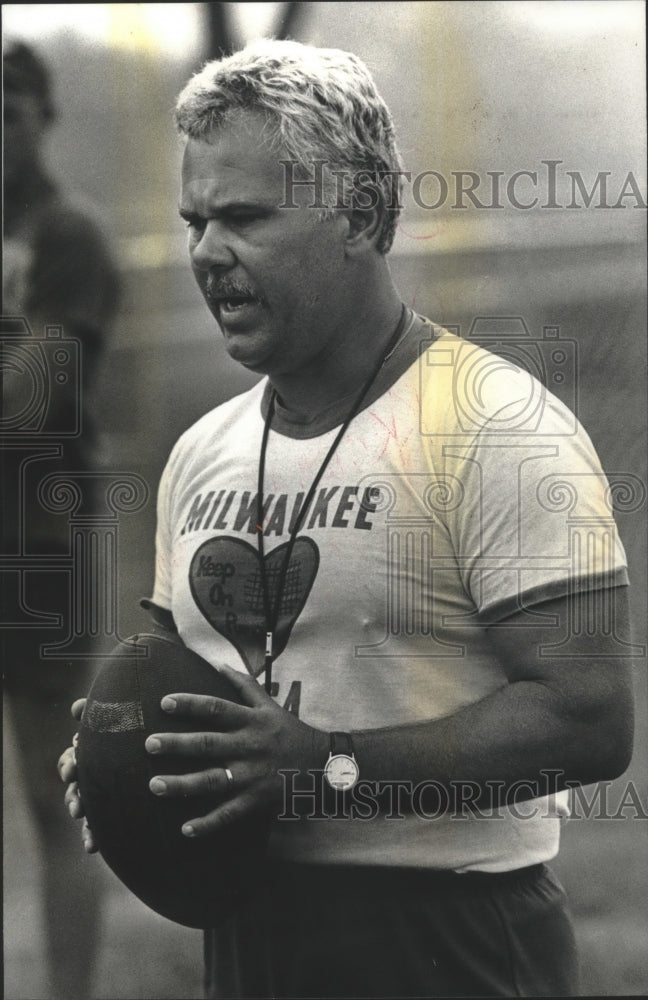 1990 Press Photo Pewaukee High School football coach, Mike Ryback - mjt13802- Historic Images