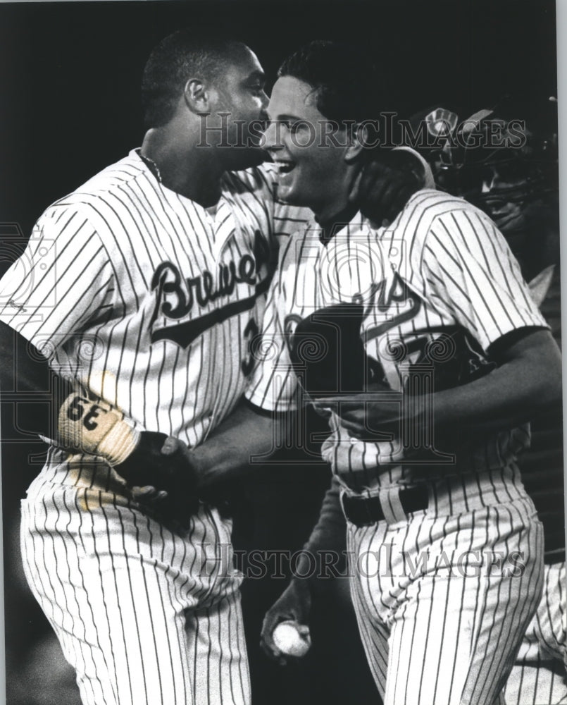 1990 Press Photo Dave Parker, Dan Plesac Brewer&#39;s, celebrate win over Kansas.- Historic Images