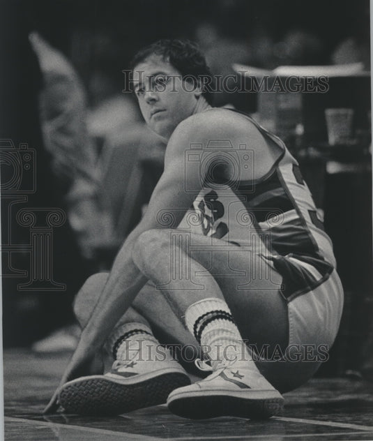 1983 Press Photo Bucks' basketball player Kevin Grevey on the floor - mjt14163- Historic Images
