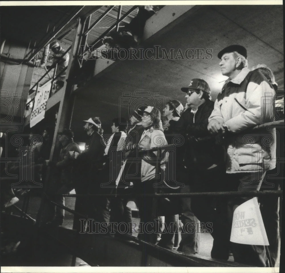 1982 Press Photo Standing room only crowd at Milwaukee Brewers&#39; World Series- Historic Images