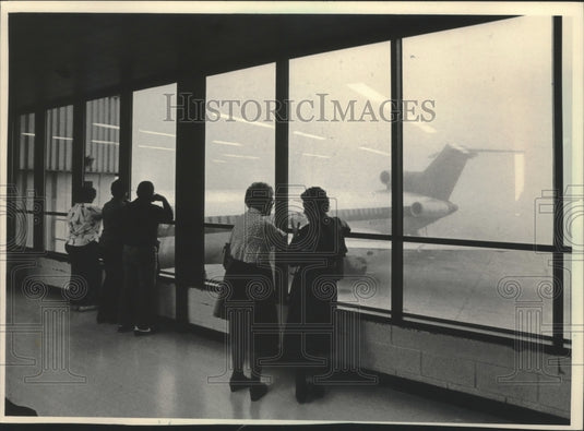 1984 Press Photo Dense fog closes Mitchell Field airport - mjt14304- Historic Images