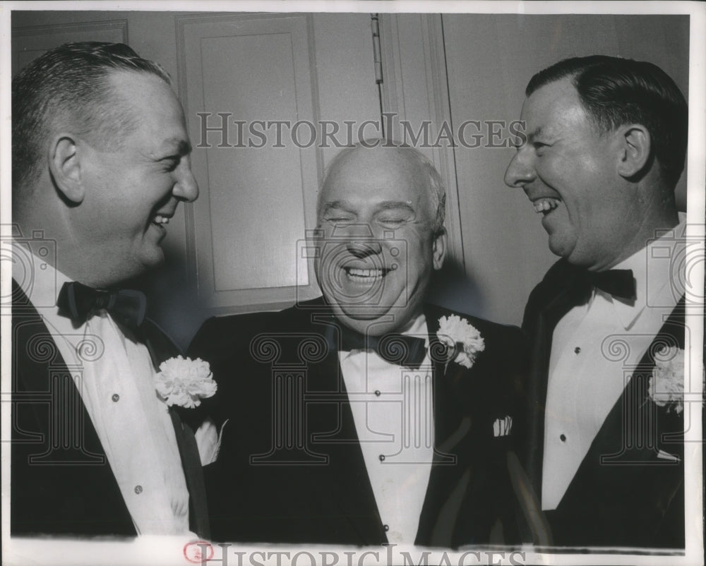 1957 Press Photo National League President Warren C. Giles flanked by managers- Historic Images
