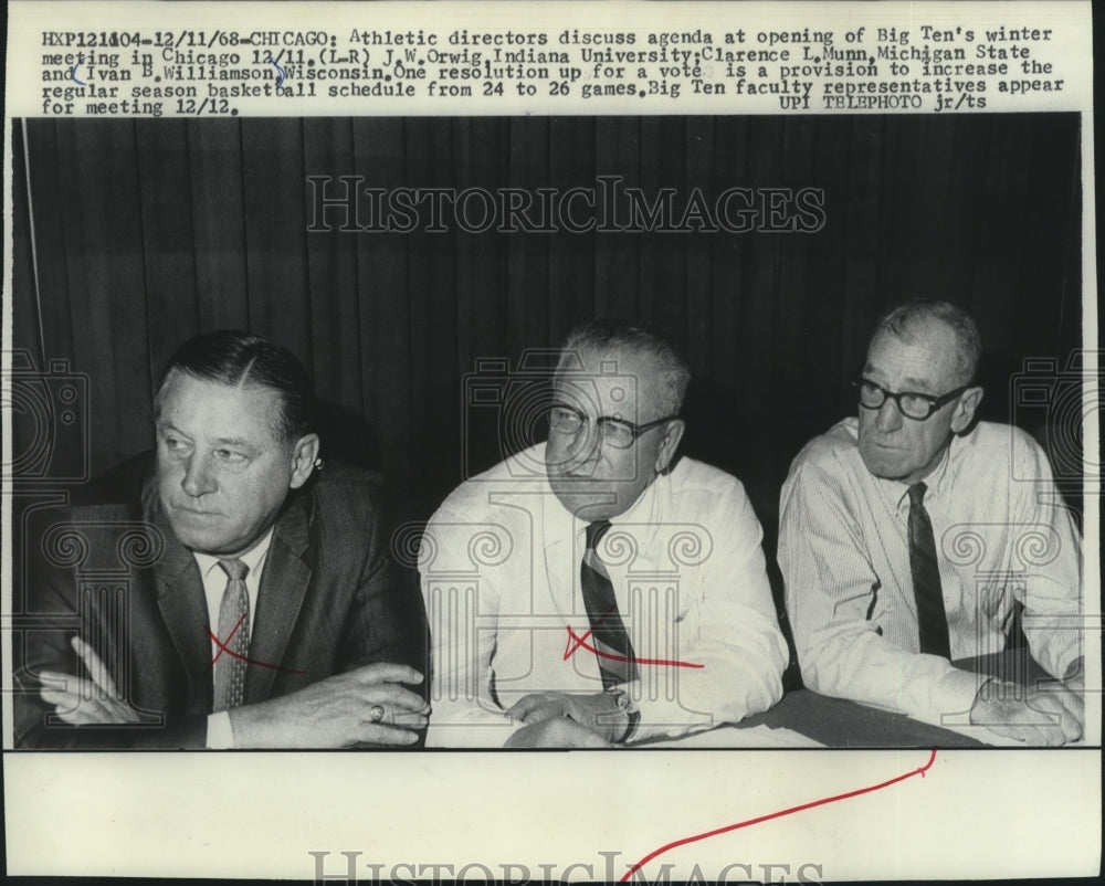 1968 Press Photo Athletic directors at opening of Big Ten meeting in Chicago- Historic Images