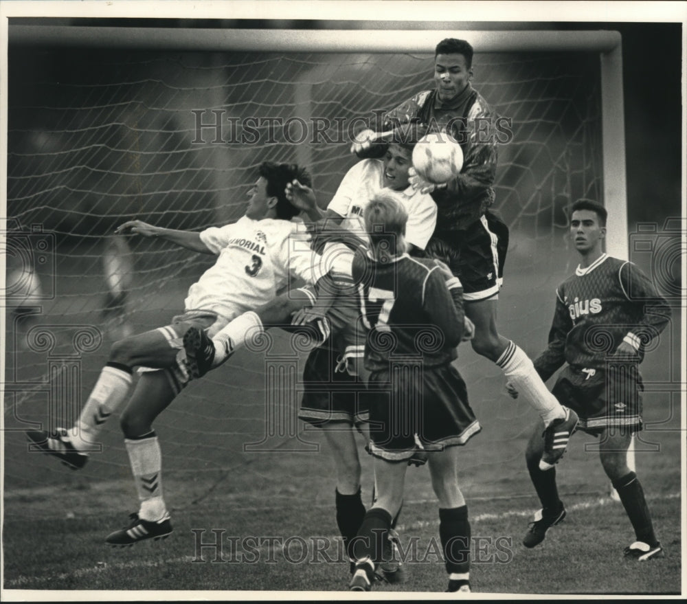 1992 Press Photo Soccer Melee In Game Between Waukesha Memorial And Pius XI- Historic Images