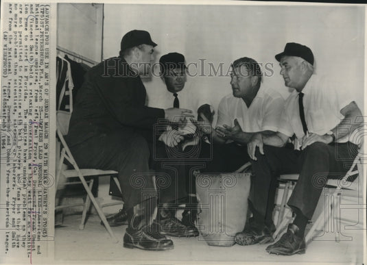 1964 Press Photo Vincent Smith and fellow American and National league umpires- Historic Images