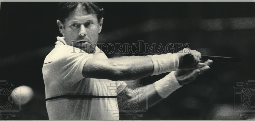 1986 Press Photo Tennis player Cliff Richey plays match against Harold Solomon- Historic Images