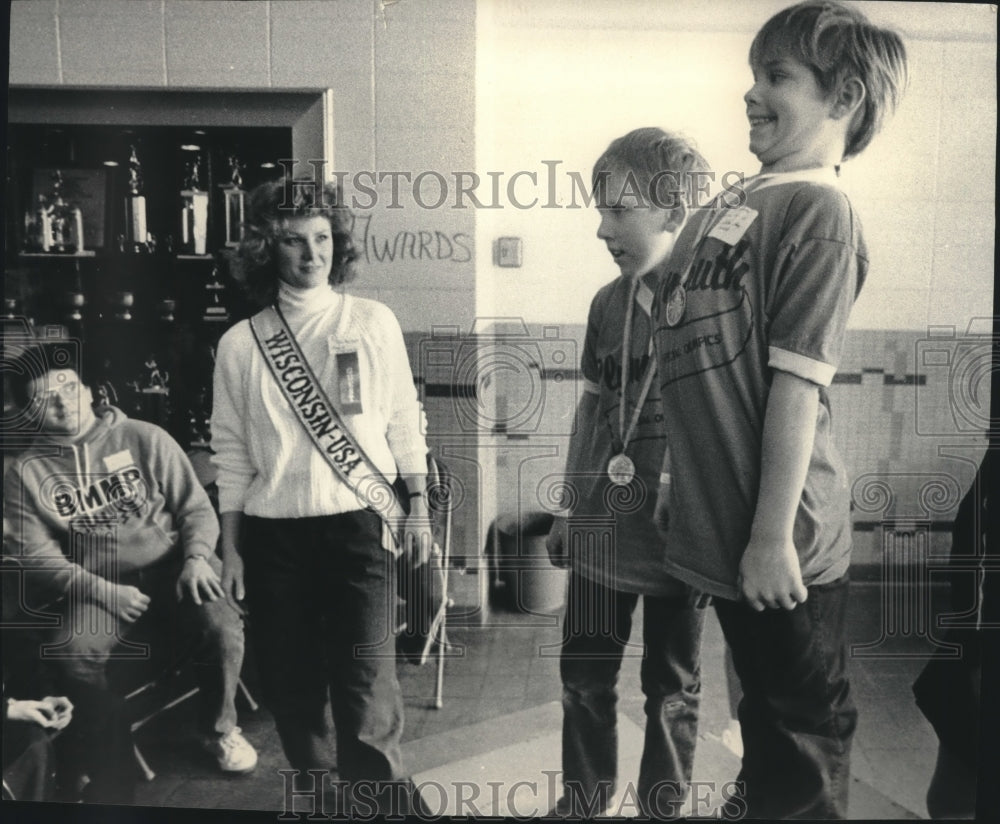 1986 Press Photo 8-year-old Darin Jorgensen wins gold medal in Special Olympics- Historic Images