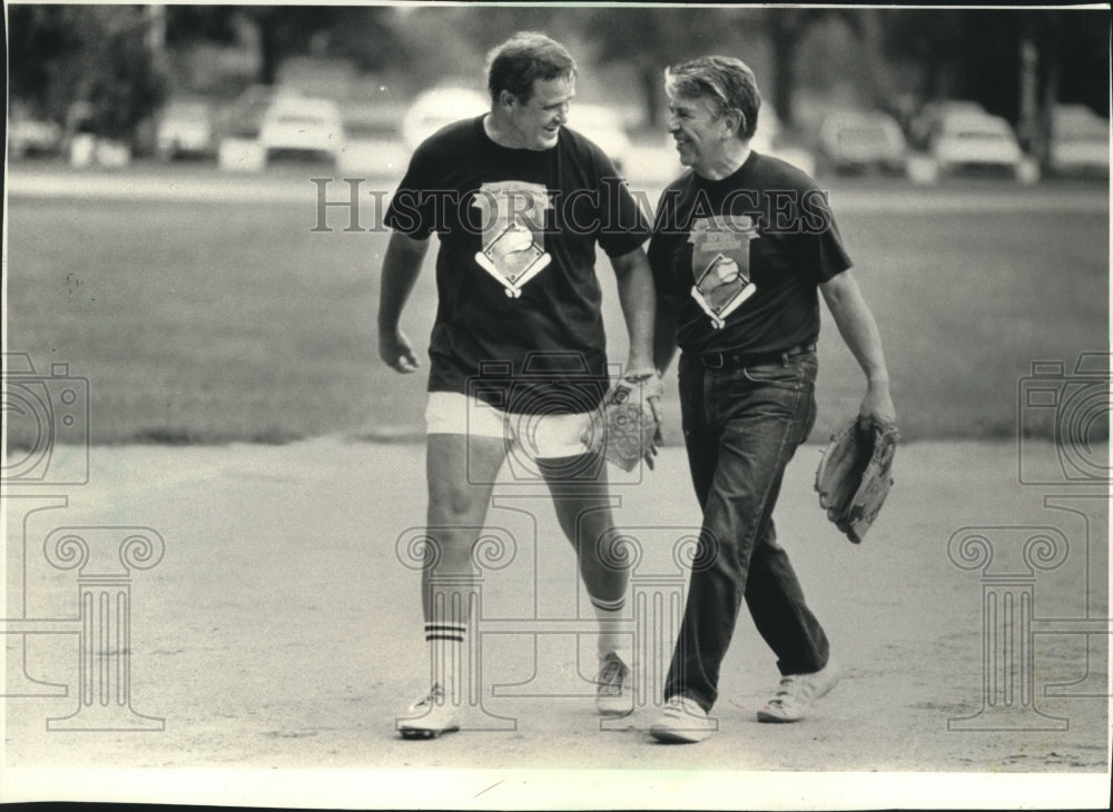 1991 Press Photo John Rodgers and Ron Smith Share Laugh En Route to the Dugout- Historic Images
