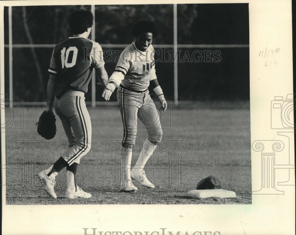 1984 Press Photo Ricco Barney Congratulates Joe Catalano on Good Play at Second- Historic Images