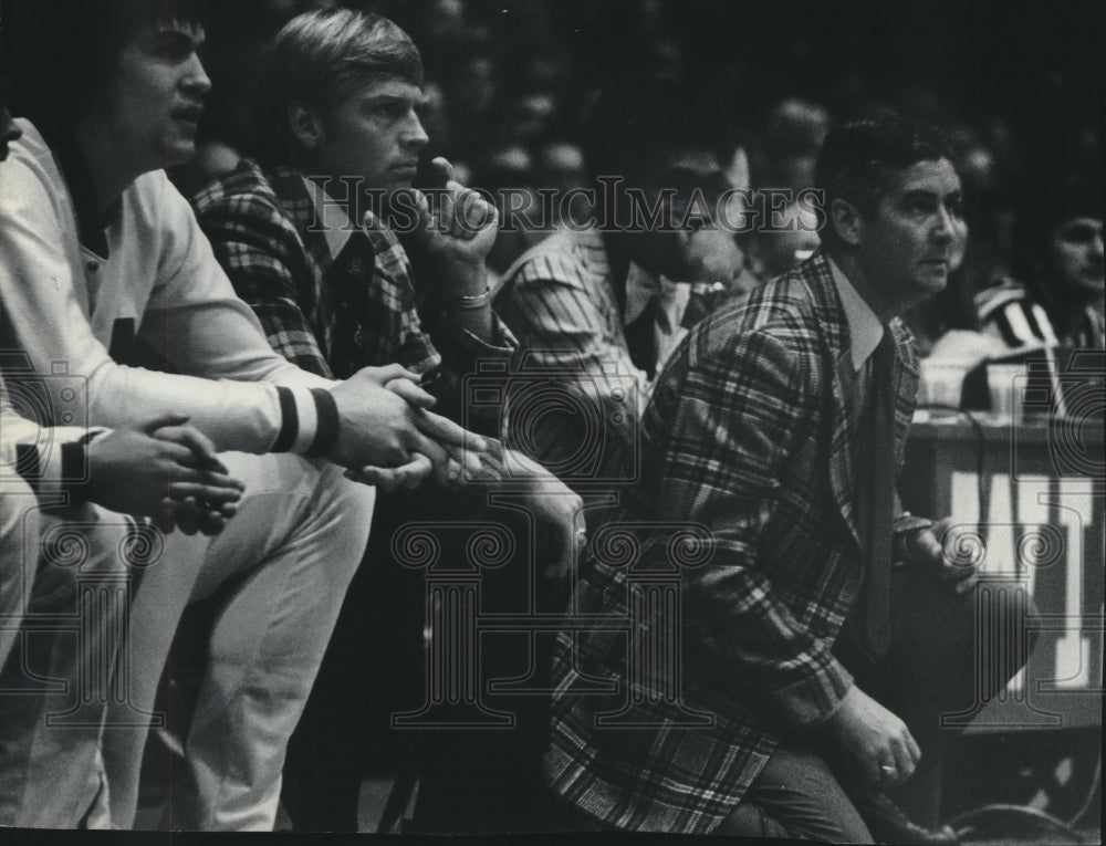 1975 Press Photo University of Wisconsin basketball coach John Powless- Historic Images