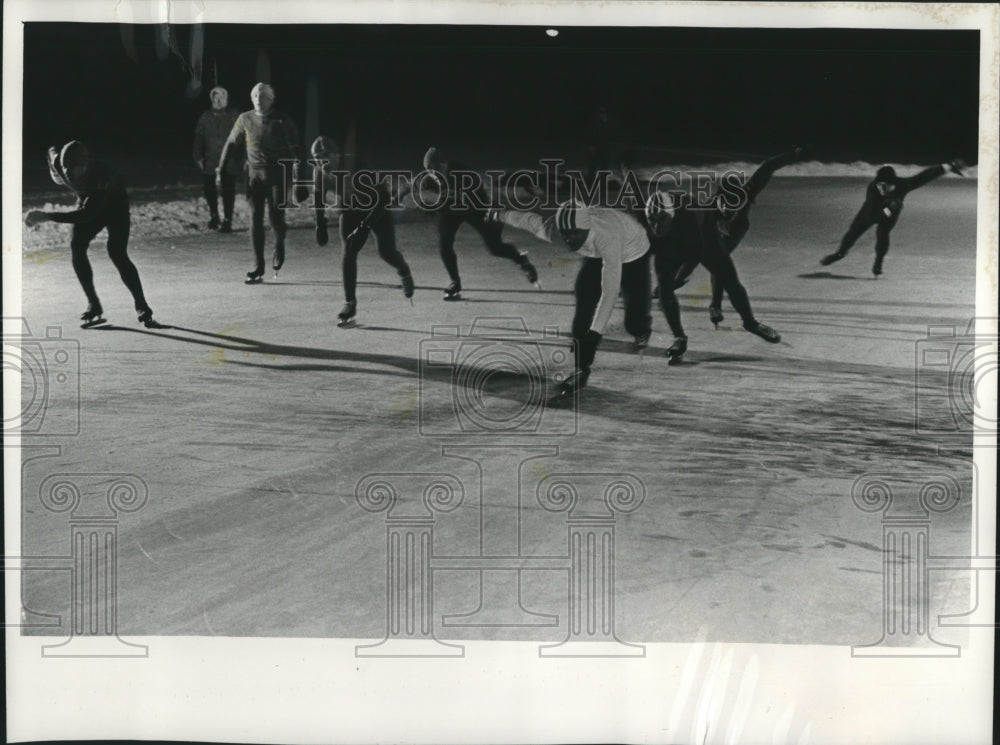 1966 Press Photo Lloyd Howie Leads in Silver Skates Race at State Fair Park- Historic Images