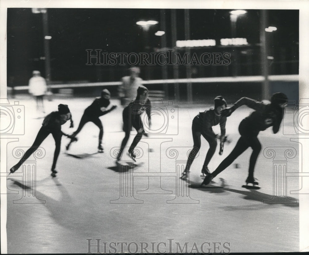 1967 Press Photo Racers at Journal&#39;s 38th Annual Silver Skates Olympic Rink meet- Historic Images