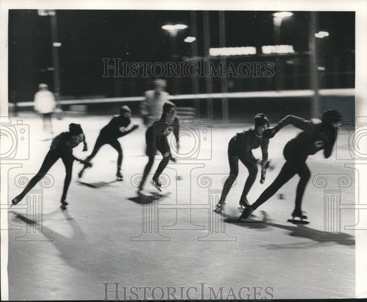 1967 Press Photo Racers at Journal's 38th Annual Silver Skates Olympic Rink meet- Historic Images