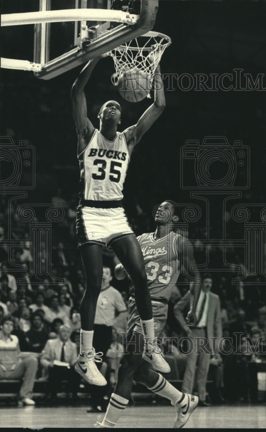 1987 Press Photo Milwaukee Bucks' Jerry Reynolds scored against Sacramento Kings- Historic Images