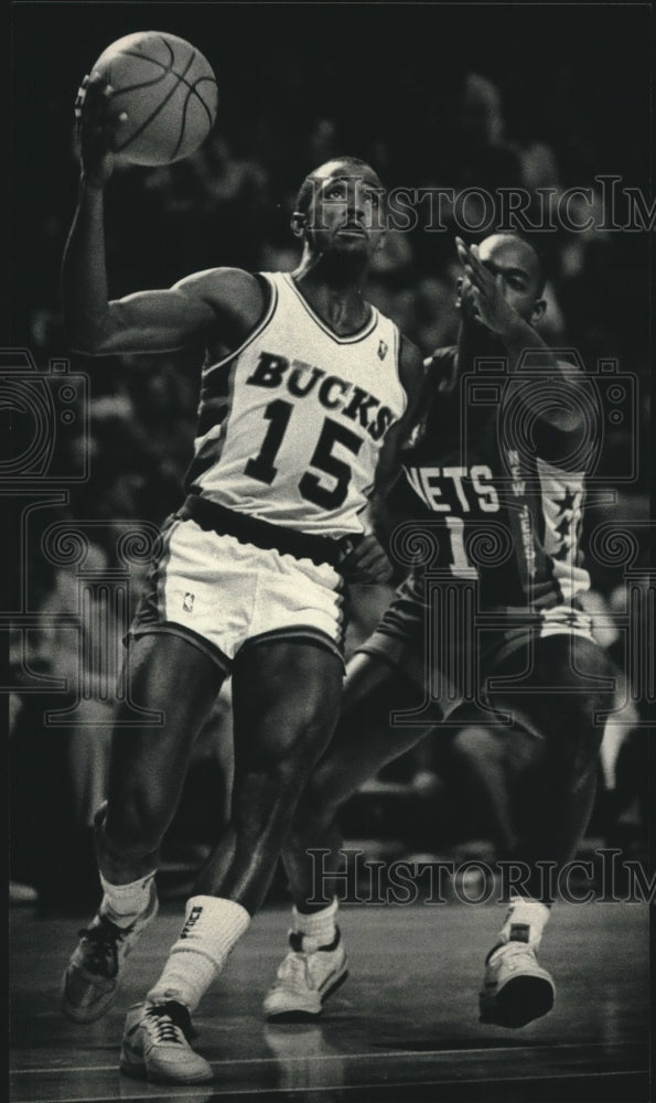 1987 Press Photo Milwaukee Bucks&#39; Craig Hodges goes up for a shot - mjt14943- Historic Images