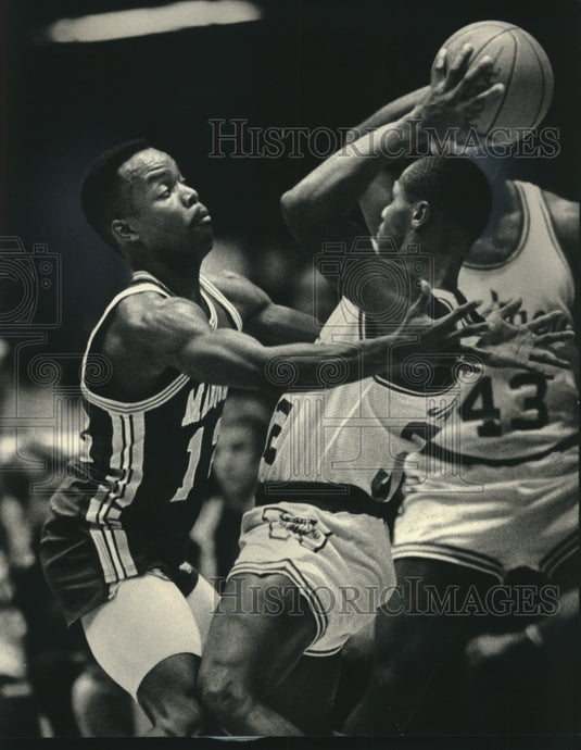1987 Press Photo Michael Sims (left) leads Marquette University in turnovers.- Historic Images