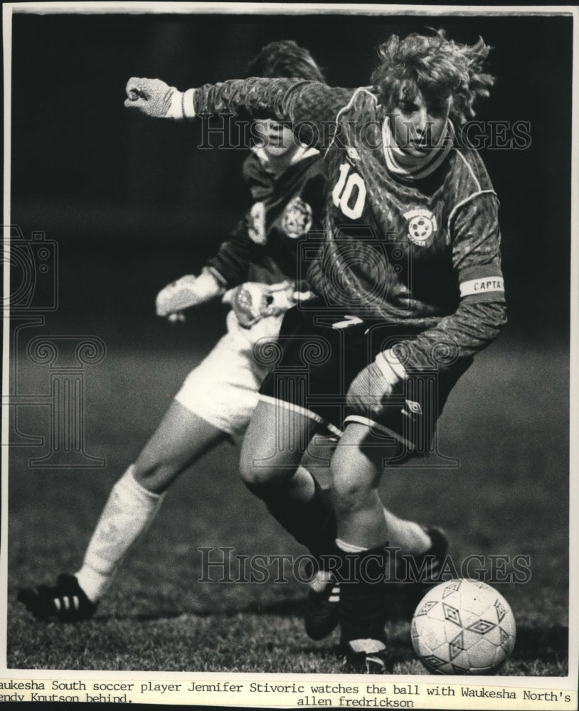 1990 Press Photo High school soccer player Jennifer Stivoric guards the ball- Historic Images