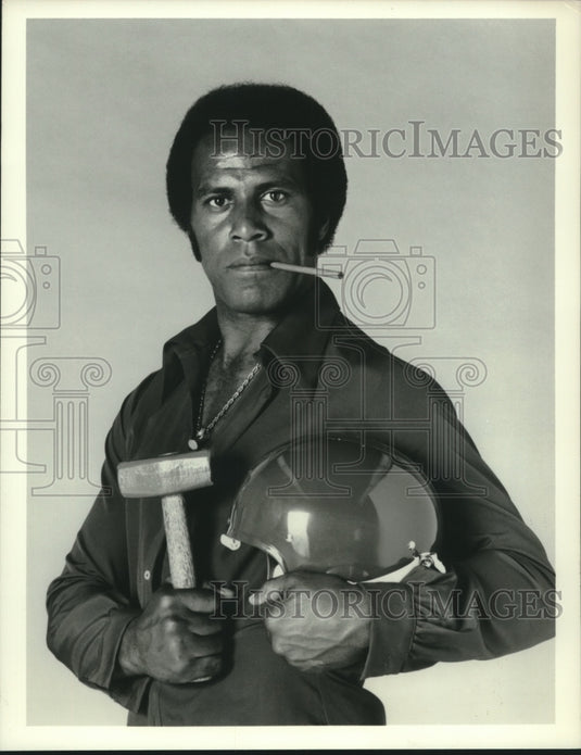 1974 Press Photo Fred "The Hammer" Williamson, joins ABC's Monday Night Football- Historic Images