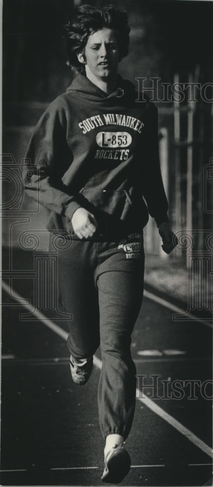 1979 Press Photo South Milwaukee High School Cross Country star Sue Spaltholz- Historic Images