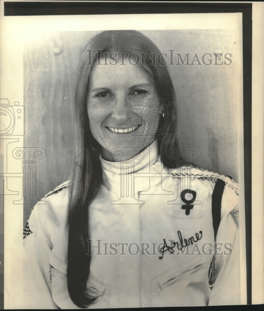 1976 Press Photo Arlene Hiss first woman race driver at Wisconsin Fair Speedway.- Historic Images