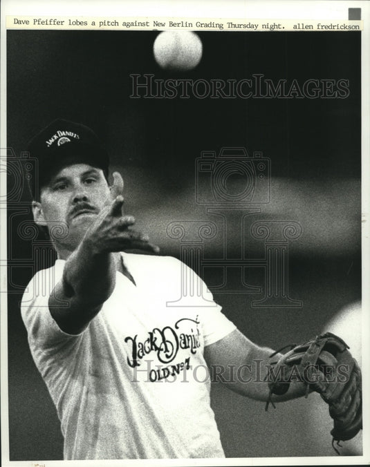 1990 Press Photo Dave Pfeiffer pitching ball for Jack Daniels team. - mjt15358- Historic Images