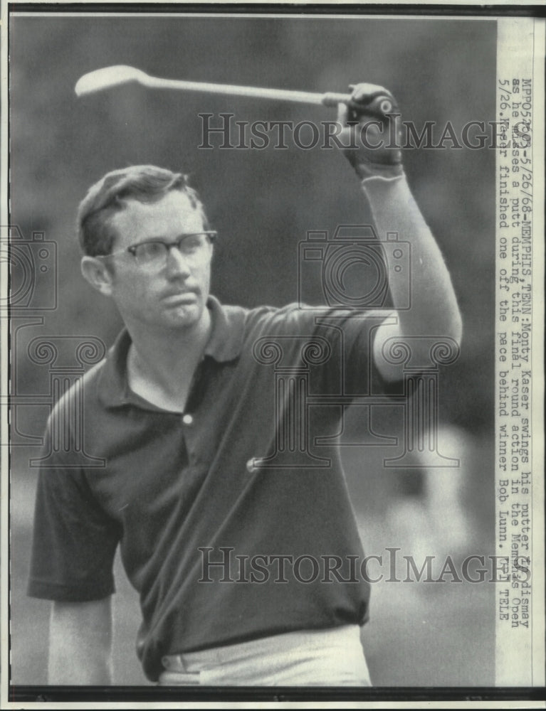 1968 Press Photo Golfer Monty Kaser swings putter over his head after he misses.- Historic Images