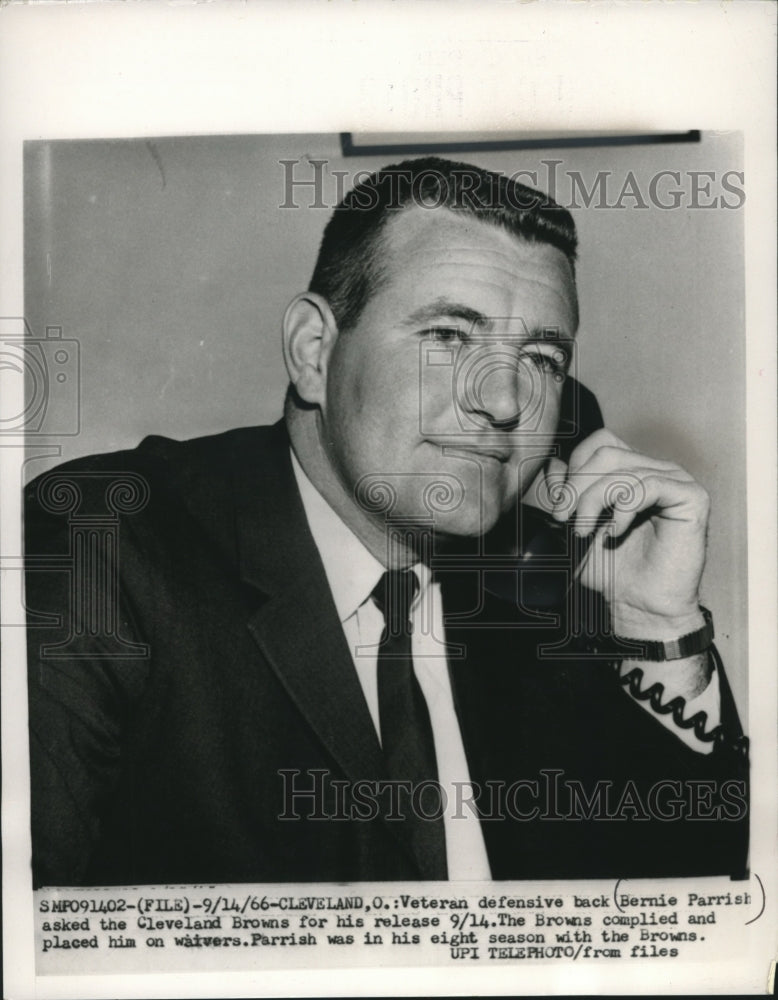 1956 Press Photo Bernie Parrish asks to be released from Browns football team- Historic Images