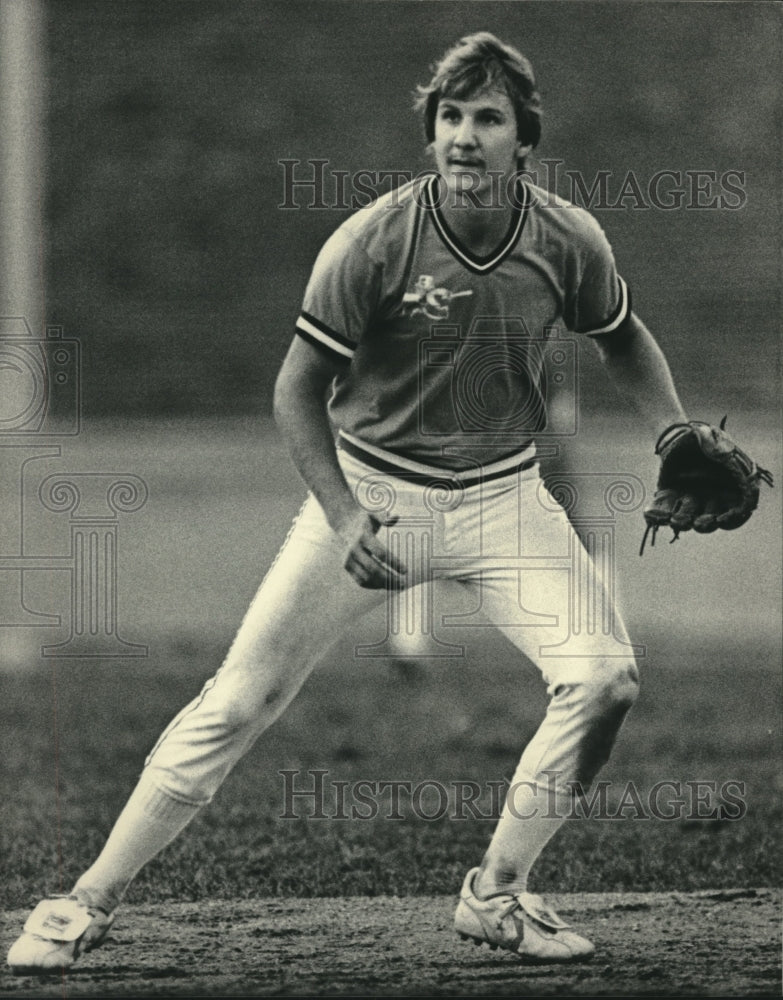 1983 Press Photo Milwaukee baseball player Anthony Peters in action - mjt15443- Historic Images