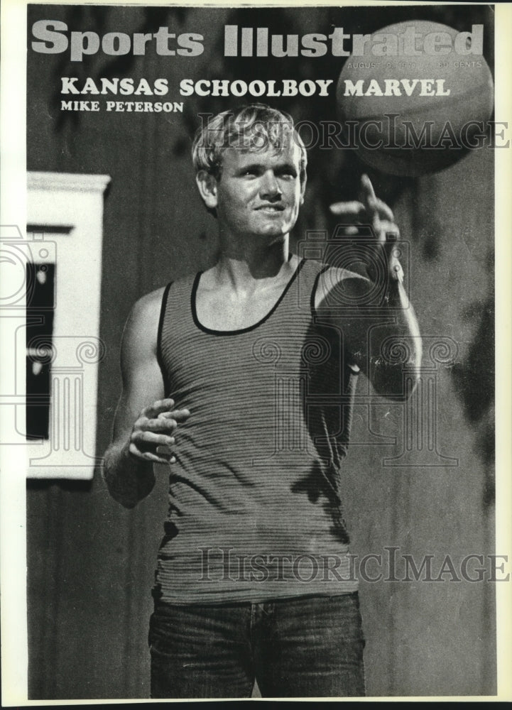 1985 Press Photo Basketball player Mike Peterson on cover of Sports Illustrated- Historic Images