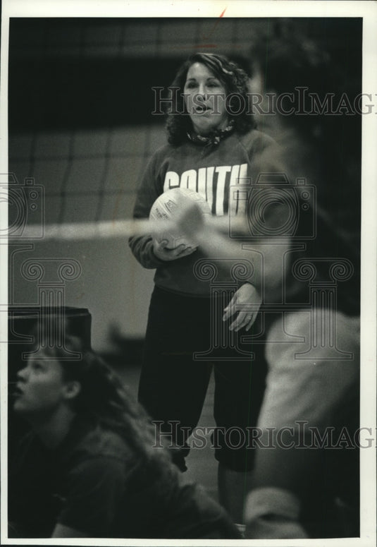 1989 Press Photo Debbie Runingen, Waukesha South's girls volleyball coach.- Historic Images
