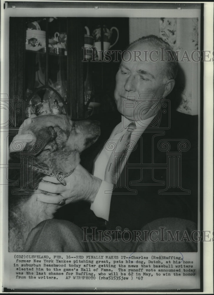 1967 Press Photo Charles (Red) Ruffing, former Yankee pitching great with dog.- Historic Images