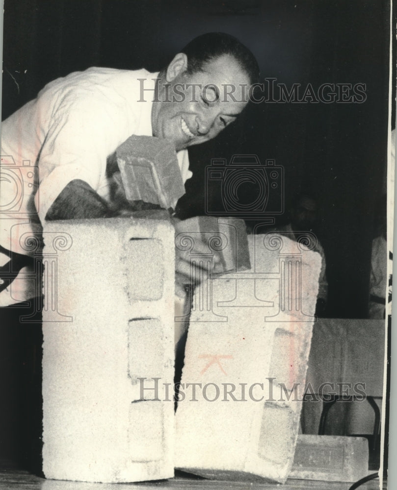 1985 Press Photo Peter Siringano at the American open karate championships in NY- Historic Images