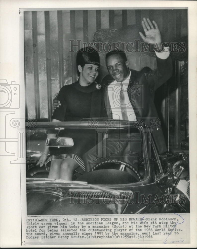 1966 Press Photo Frank Robinson and Wife sit on prize car for outstanding player- Historic Images