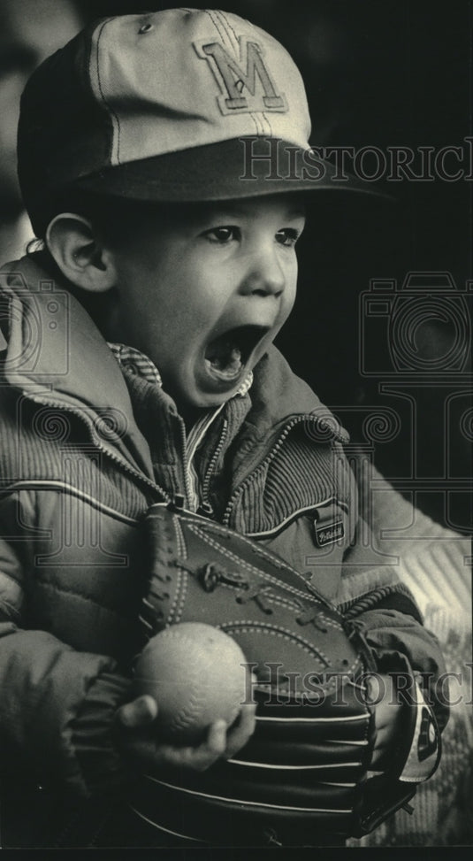 1981 Press Photo "Brewer Mania " effects little Stephen Sperl as Brewers win- Historic Images