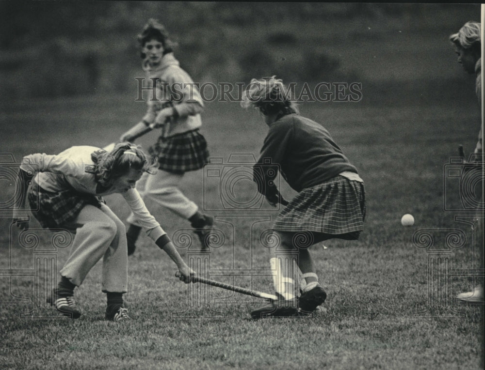 1985 Press Photo Brookfield Academy &amp; University School girls field hockey match- Historic Images