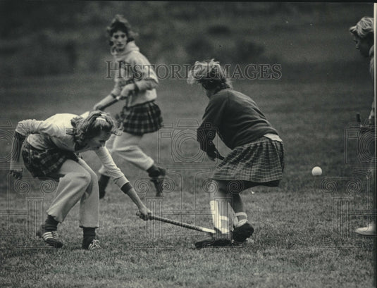 1985 Press Photo Brookfield Academy & University School girls field hockey match- Historic Images